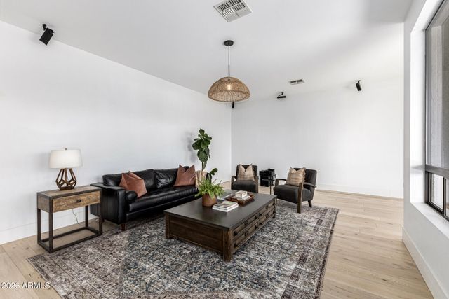 8207 E JASMINE Circle, Mesa, AZ 85207