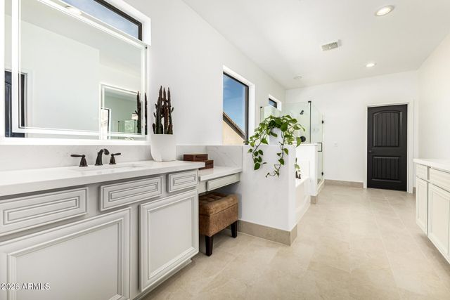 8207 E JASMINE Circle, Mesa, AZ 85207