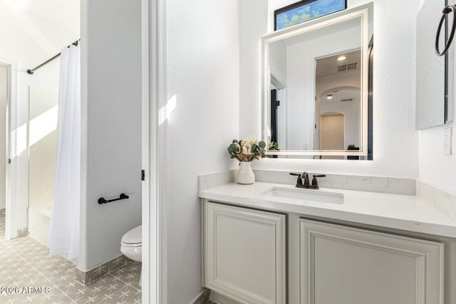 8207 E JASMINE Circle, Mesa, AZ 85207