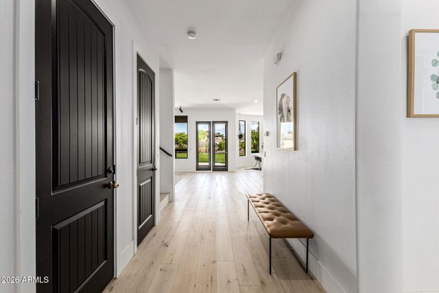 8207 E JASMINE Circle, Mesa, AZ 85207