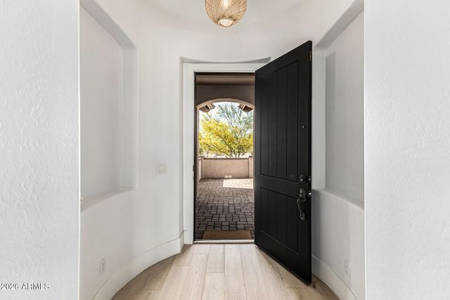 8207 E JASMINE Circle, Mesa, AZ 85207