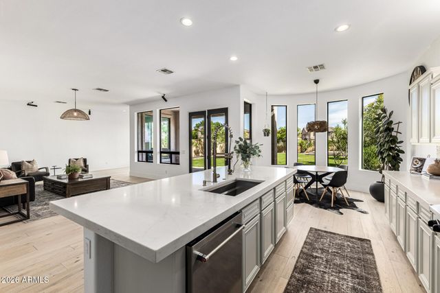 8207 E JASMINE Circle, Mesa, AZ 85207