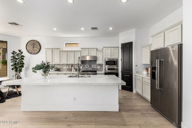 8207 E JASMINE Circle, Mesa, AZ 85207