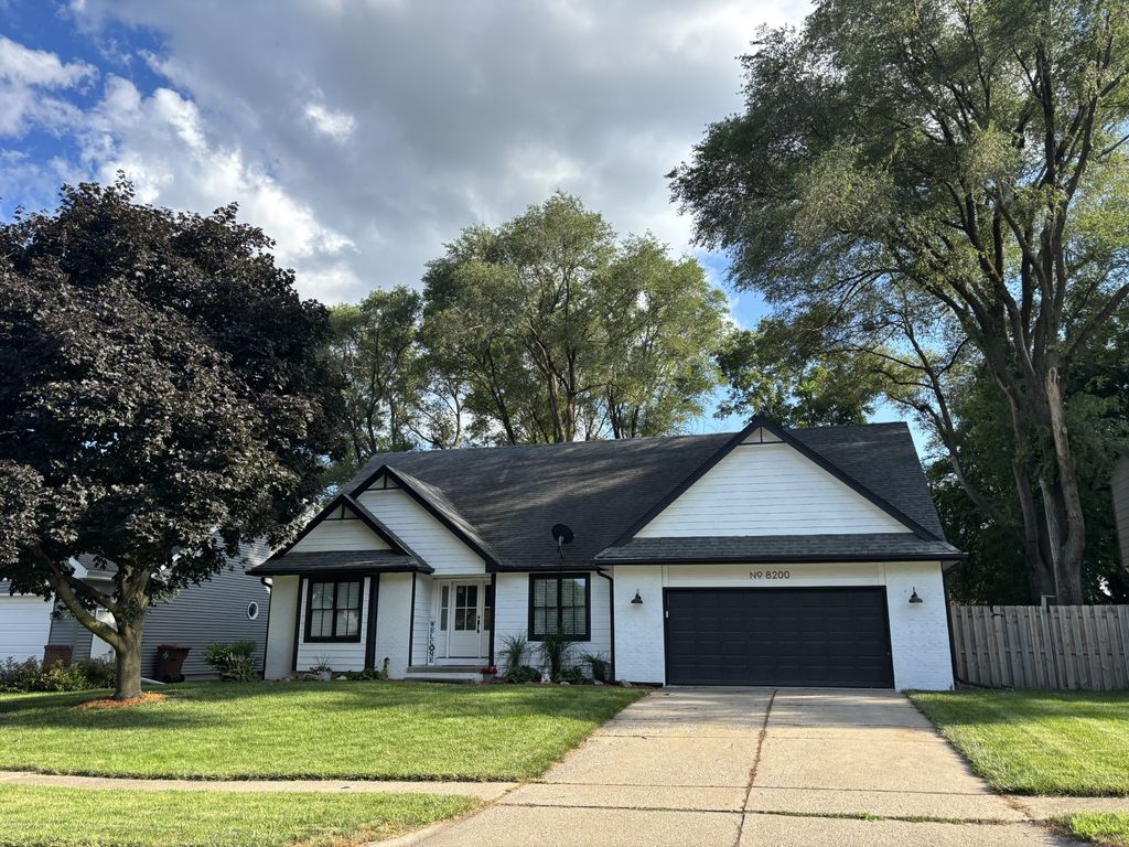 8200 Goodman Drive, Urbandale, IA 50322