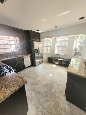 8248 NW 199th Ter, Hialeah, FL 33015