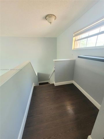 8248 NW 199th Ter, Hialeah, FL 33015