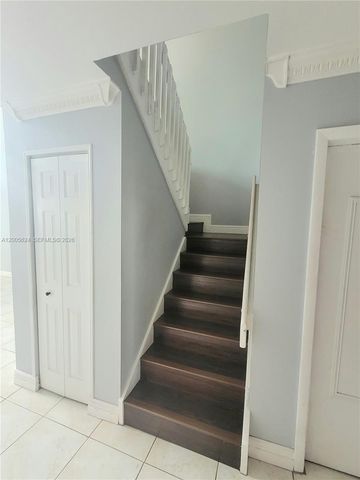 8248 NW 199th Ter, Hialeah, FL 33015