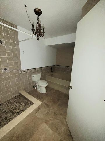 8248 NW 199th Ter, Hialeah, FL 33015