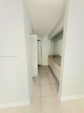 8248 NW 199th Ter, Hialeah, FL 33015