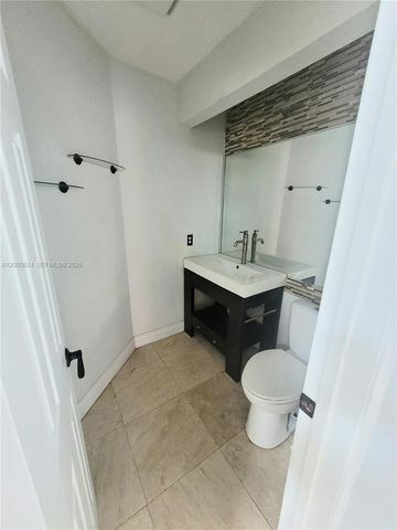 8248 NW 199th Ter, Hialeah, FL 33015