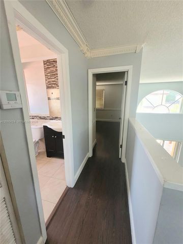 8248 NW 199th Ter, Hialeah, FL 33015