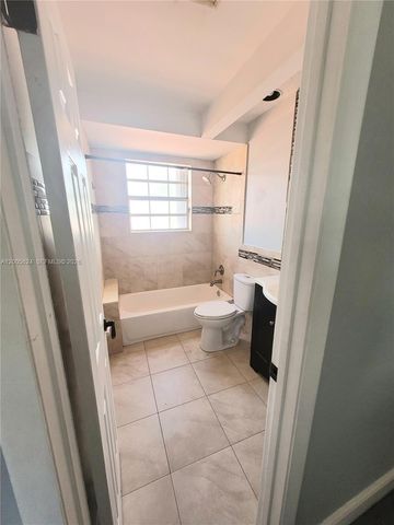 8248 NW 199th Ter, Hialeah, FL 33015