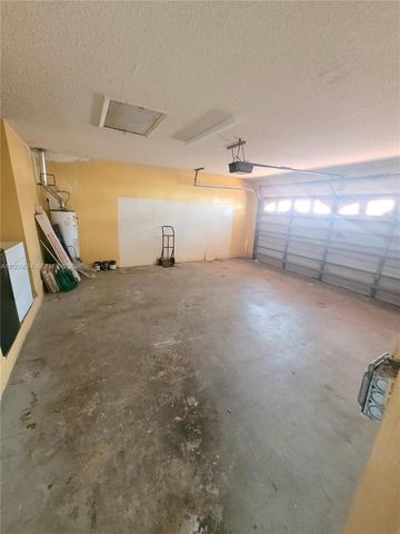 8248 NW 199th Ter, Hialeah, FL 33015