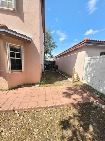 8248 NW 199th Ter, Hialeah, FL 33015