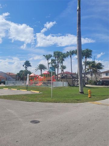 8248 NW 199th Ter, Hialeah, FL 33015