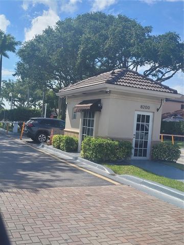 8248 NW 199th Ter, Hialeah, FL 33015