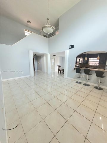 8248 NW 199th Ter, Hialeah, FL 33015