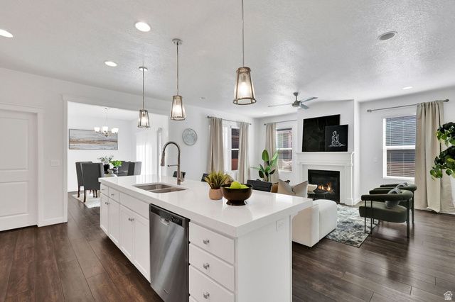 2056 W PHILLIPS ST, Kaysville, UT 84037