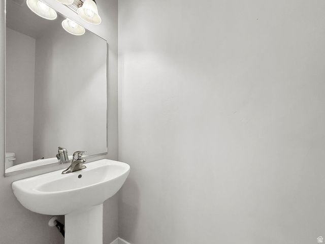 2056 W PHILLIPS ST, Kaysville, UT 84037