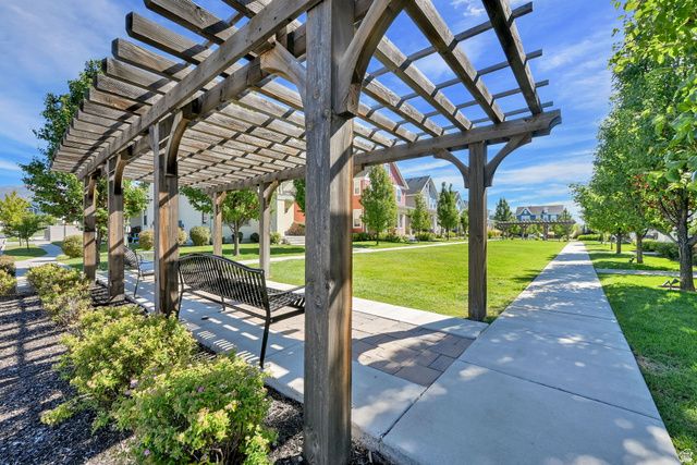 2056 W PHILLIPS ST, Kaysville, UT 84037