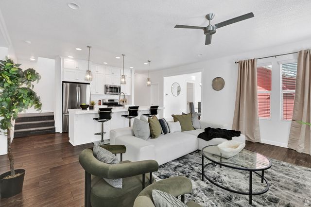 2056 W PHILLIPS ST, Kaysville, UT 84037