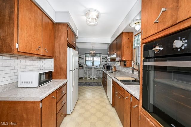 1810 Carter Avenue, Akron, OH 44301