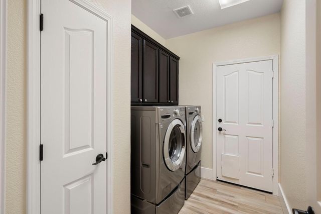 201 Heredia Ct, Roseville, CA 95747