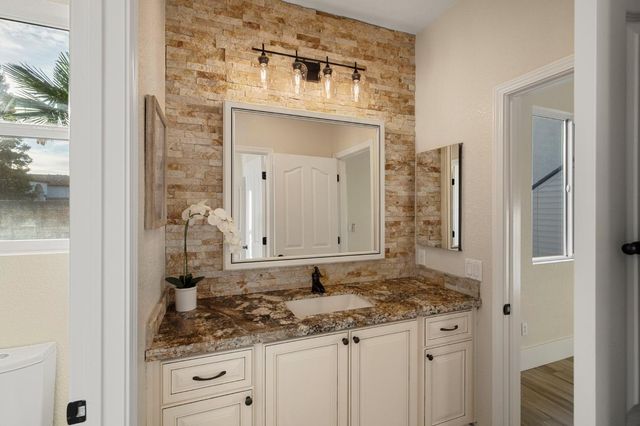 201 Heredia Ct, Roseville, CA 95747