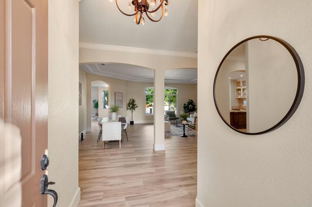 201 Heredia Ct, Roseville, CA 95747