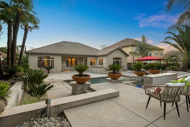 201 Heredia Ct, Roseville, CA 95747