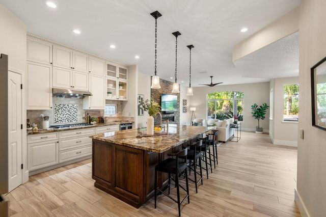 201 Heredia Ct, Roseville, CA 95747