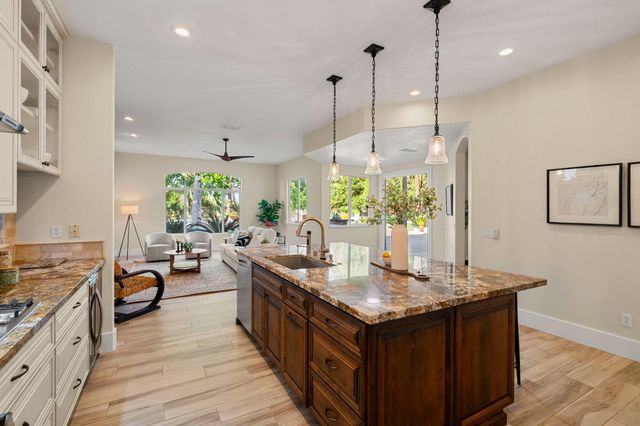 201 Heredia Ct, Roseville, CA 95747