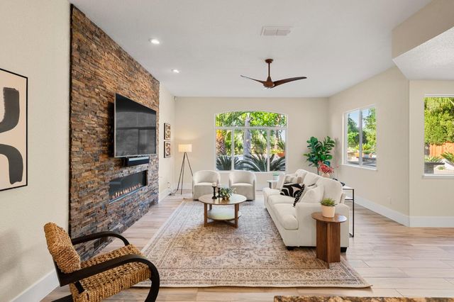 201 Heredia Ct, Roseville, CA 95747