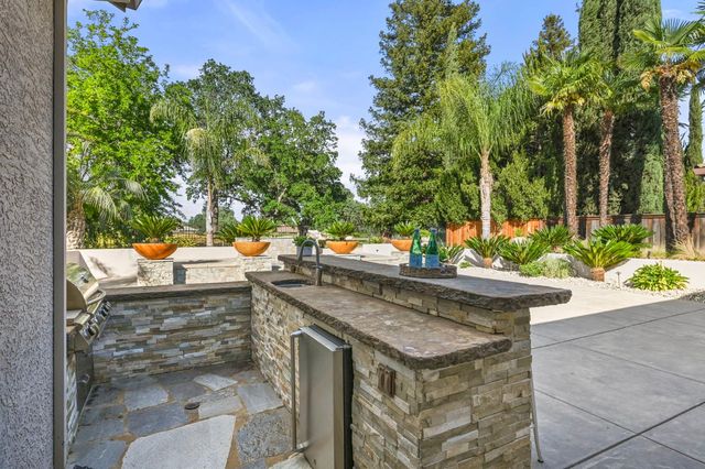 201 Heredia Ct, Roseville, CA 95747