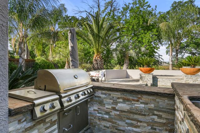 201 Heredia Ct, Roseville, CA 95747