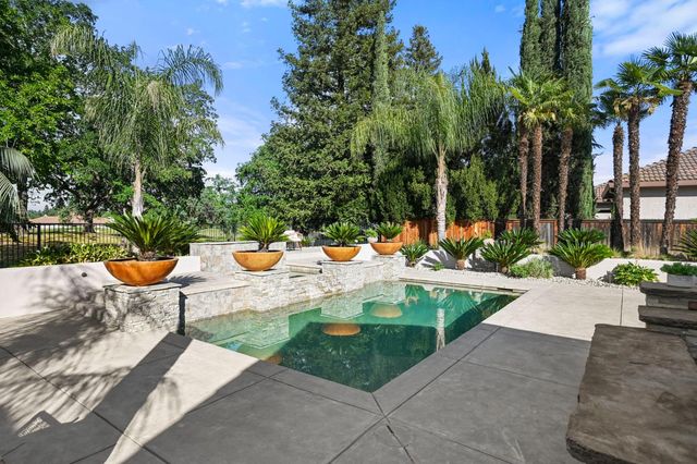 201 Heredia Ct, Roseville, CA 95747