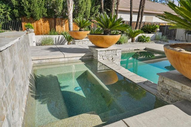 201 Heredia Ct, Roseville, CA 95747