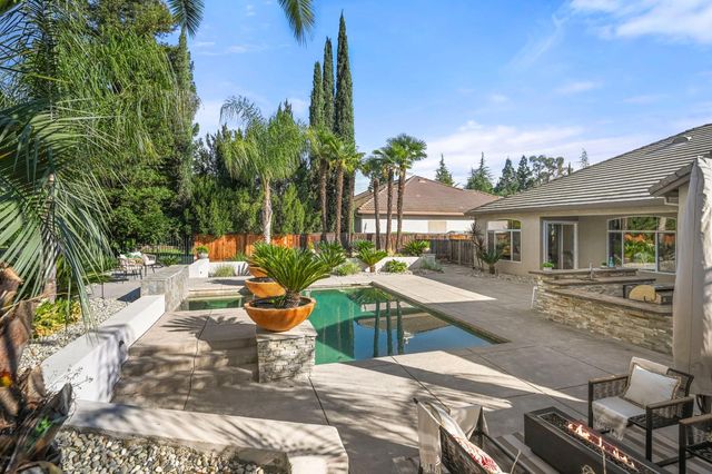 201 Heredia Ct, Roseville, CA 95747