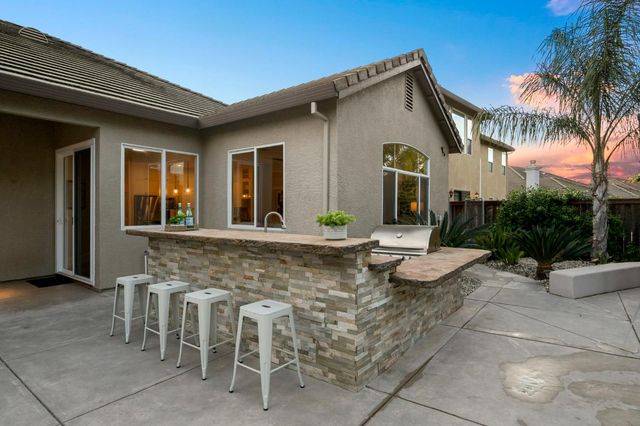 201 Heredia Ct, Roseville, CA 95747