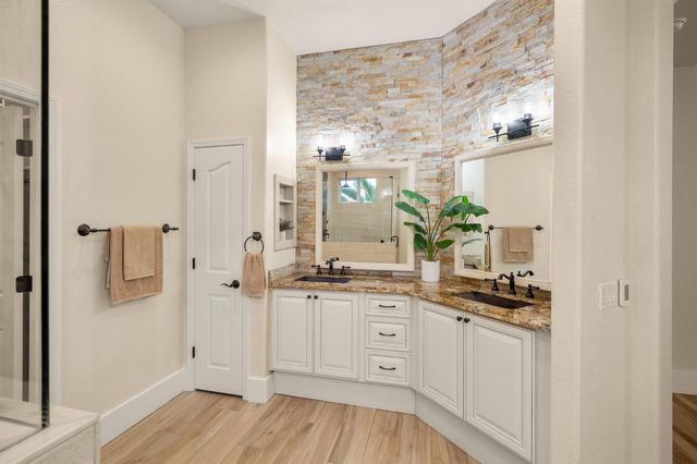 201 Heredia Ct, Roseville, CA 95747