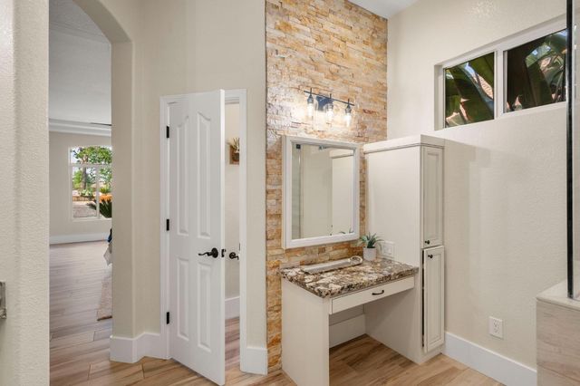 201 Heredia Ct, Roseville, CA 95747