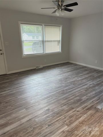 41283 Kings Road, New London, NC 28127