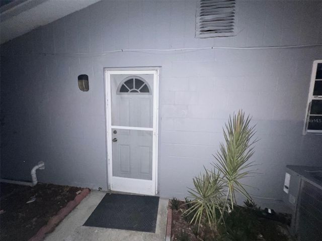6439 WILLOW WOOD LANE, Tampa, FL 33634