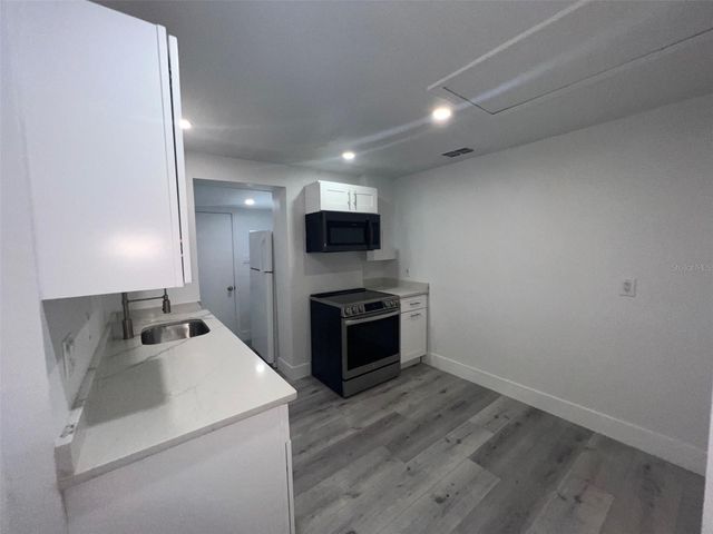 6439 WILLOW WOOD LANE, Tampa, FL 33634