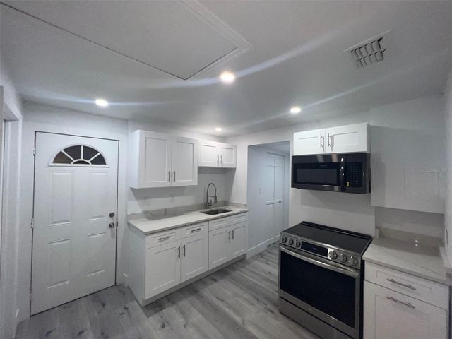 6439 WILLOW WOOD LANE, Tampa, FL 33634