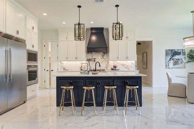 1117 Falls Bridge Court, Edmond, OK 73034