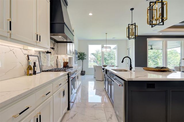 1117 Falls Bridge Court, Edmond, OK 73034