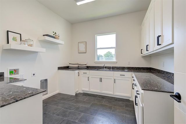 1117 Falls Bridge Court, Edmond, OK 73034