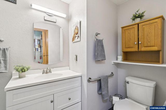 4040 Penticton Cir NE, Salem, OR 97305