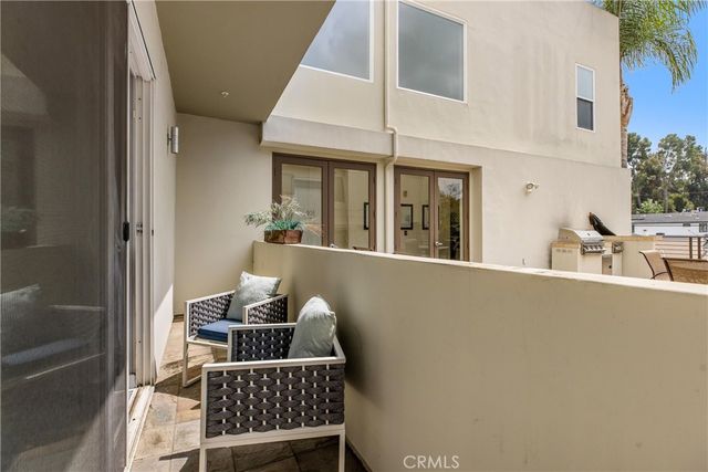 11851 Laurelwood Drive 102, Studio City, CA 91604